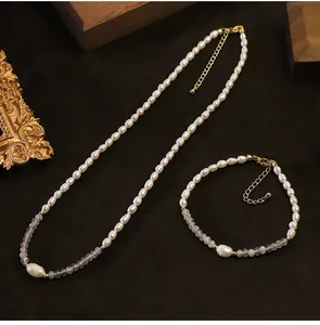 Exquisites Set aus Halskette und Armband mit natürlichen Perlen und Mondstein
