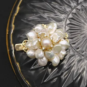 Elegante fermaglio per capelli a fiore fatto a mano con perle d'acqua dolce in stile vintage