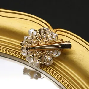 Fermaglio per capelli vintage fatto a mano con perle d'acqua dolce e filigrana d'oro
