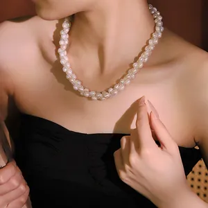 Elegante natuurlijke witte parelketting, geweven ontwerp voor een luxe uitstraling