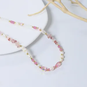 Collier fait main avec quartz fraise et perles de culture d'eau douce baroques blanches