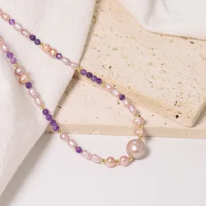 Élégant collier vintage en perles d'Edison violettes et cristaux d'améthyste avec accents dorés