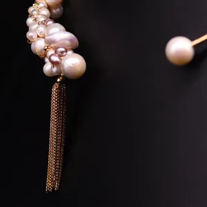 Handgemaakte zoetwaterparel choker ketting met vintage gouden kwastje detail