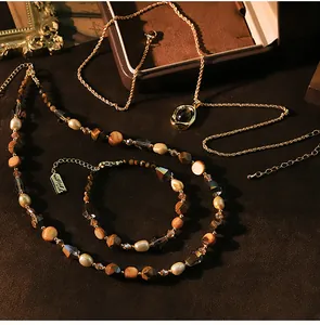 Exquisito juego de joyas vintage con perlas naturales y ojos de tigre en diseño atmosférico