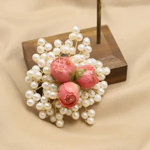Vintage Alloy Artificial Pearl Flower Brooch Elegant Pink Resin Drip Rose Snowflake Breastpin Luxury Fine Handcrafted Brooches For Women Fashion Jewelry Gifts