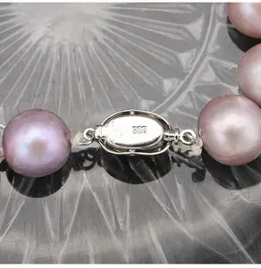Detail of high-quality Edison pearl bracelet with a sterling 925 silver clasp.