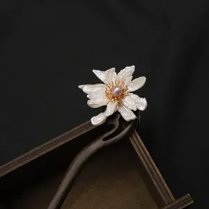 Elegante handgemaakte ebbenhouten haarstok met parelbloem voor Chinese haarstijlen
