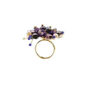 Vintage vergoldeter Ring mit Naturperlen und lila Kristallen handgefertigt Blumen