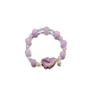 Naturperlenarmband mit lila Kristalldruse und elastischen lila Perlen für Damen.