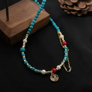 Ethnische Halskette mit Türkis, Süßwasserperlen und goldenem chinesischem Fu-Anhänger