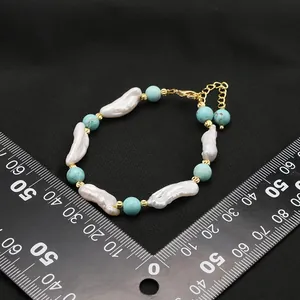 Elegantes Armband aus natürlichen Barock-Süßwasserperlen und Türkisperlen mit Goldakzenten