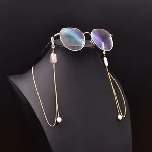 Baroque pearl eyewear chain for glasses and masks with gold chain and anti-slip loops