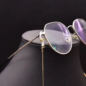Chaîne de lunettes dorée amovible avec boucles en silicone antidérapantes pour un maintien sûr