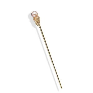 Eleganter Haarschmuck aus Naturperlen mit goldenem Filigran für traditionelle Hanfu.
