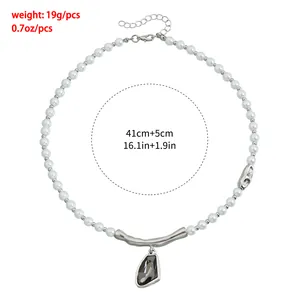 Collar de perlas barrocas con colgante de cristal gris y medidas de tamaño exactas