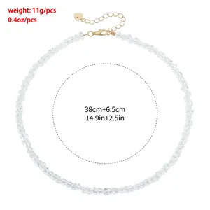 Vista detallada de un collar de cuentas de cristal con longitud de 38cm y peso de 11g.