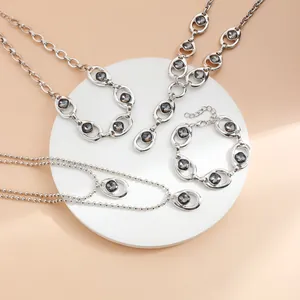 Set gioielli stile heavy metal con collana a Y e bracciale con cristalli neri