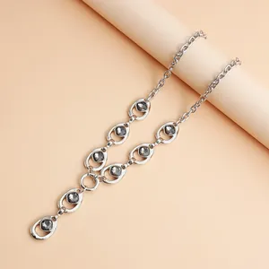 Collana a Y spessa con maglie d'argento irregolari e cristalli scuri