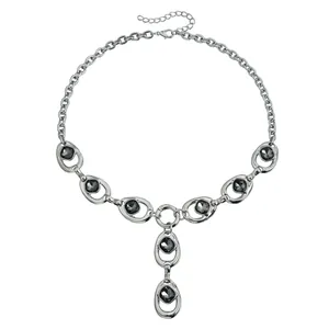 Elegante collana a Y argento con pietre nere sfaccettate per abiti da sera e party.