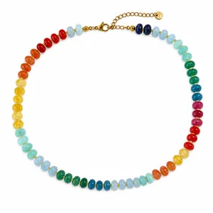 Collana di perle colorate fatta a mano con catena di estensione placcata in oro da donna