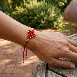 Bracelet en Corde Tressée Sapin de Noël Fait à la Main Pour Femme Réglable Rouge Vert Noir Bijou Festif Avec Pendentif Étoile Cadeau