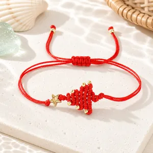 Bracelet de Noël tissé rouge fait main avec breloque étoile dorée et perles