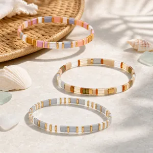 Pulseras hechas a mano con cuentas Tila de colores ideales para estilo de playa verano