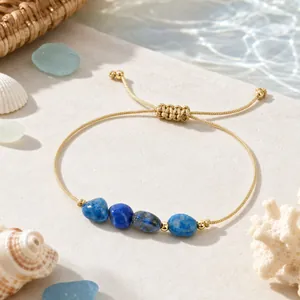 Bracelet en pierre naturelle bleue avec cordon doré ajustable et coquillages de mer