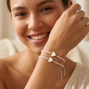 Bracelet en Perles de Coquille en Forme de Cœur Fait à la Main pour Femme Minimaliste Rose Perle Ronde Cordon Ajustable Bijoux