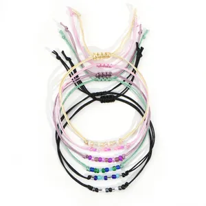 Set di sei braccialetti dell'amicizia tessuti colorati con delicate perline