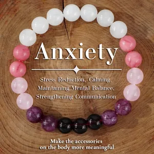 Multicolor natuursteen kralen armband voor angstverlichting op houten ondergrond