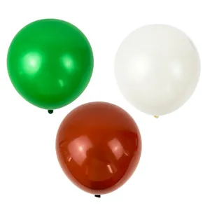 Set de tres globos de fiesta en verde blanco y marrón para decoraciones deportivas