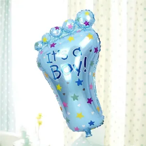 Hellblauer Folienballon in Fußform mit 'It's a Boy' Aufdruck für Babyparty Deko