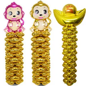 Vue détaillée des supports de colonne de ballons singe et lingot pour mariages