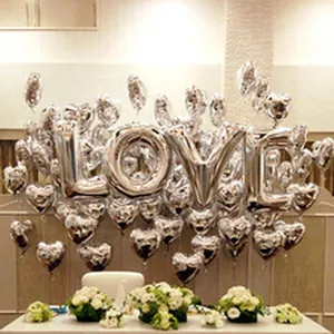 Kit de ballons en aluminium lettres LOVE et cœurs argentés pour décoration de mariage romantique.