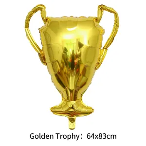 Dettaglio di un grande palloncino in alluminio trofeo oro, 64x83cm per decorazioni