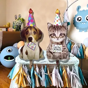 Palloncini festosi in alluminio a forma di cucciolo e gattino con cappelli colorati da festa.