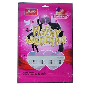 Un emballage de vente professionnel pour ensemble de ballons Happy Wedding en alu.