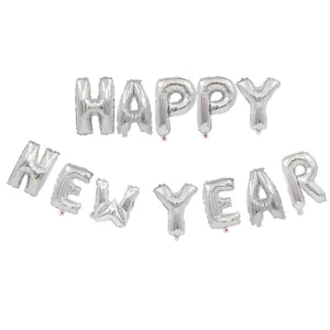 Detailansicht von 16-Zoll-Folienballons in Silber mit HAPPY NEW YEAR Schriftzug.