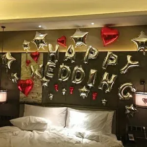 Set de ballons Happy Wedding en aluminium avec étoiles et cœurs rouges pour chambre