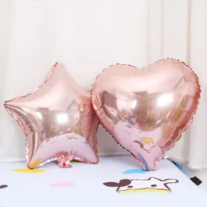 Primer plano de globos de papel de aluminio de 18 pulgadas con forma de corazón y estrella