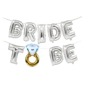 Set de globos Bride To Be plateados con un gran globo de anillo de diamante dorado