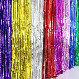Tende a frange in lamina metallica multicolore per decorazioni di compleanni e matrimoni