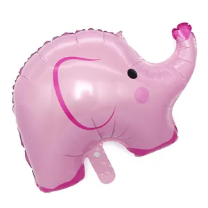 Vue détaillée d'un ballon en aluminium rose en forme d'éléphant pour décorations.