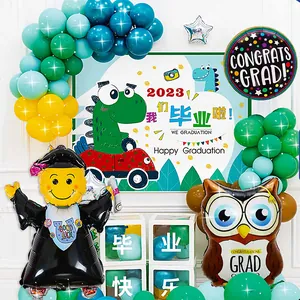 Set di palloncini colorati per la laurea con decorazioni a forma di gufo