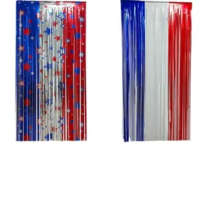 Tende a frange patriottiche rosso bianco blu con stelle per decorazioni festa del 4 luglio.