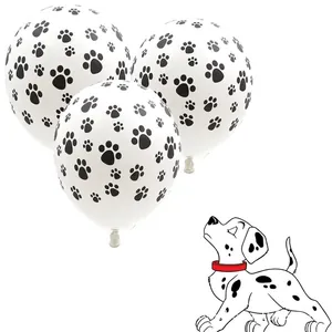 Detailansicht von weißen Latexballons mit schwarzen Pfotenabdrücken für Tierpartys