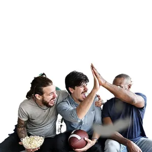 Freunde jubeln und feiern mit einem Football während einer sportlichen Spieltagsparty