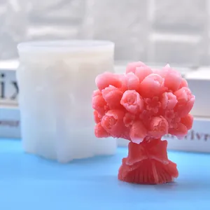 Moule en silicone détaillé de bouquet de tulipes 3D pour bougies et savons artisanaux.
