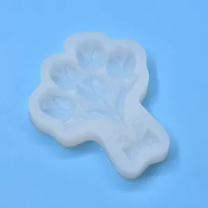 Vue détaillée du moule en silicone en forme de bouquet de tulipes pour desserts